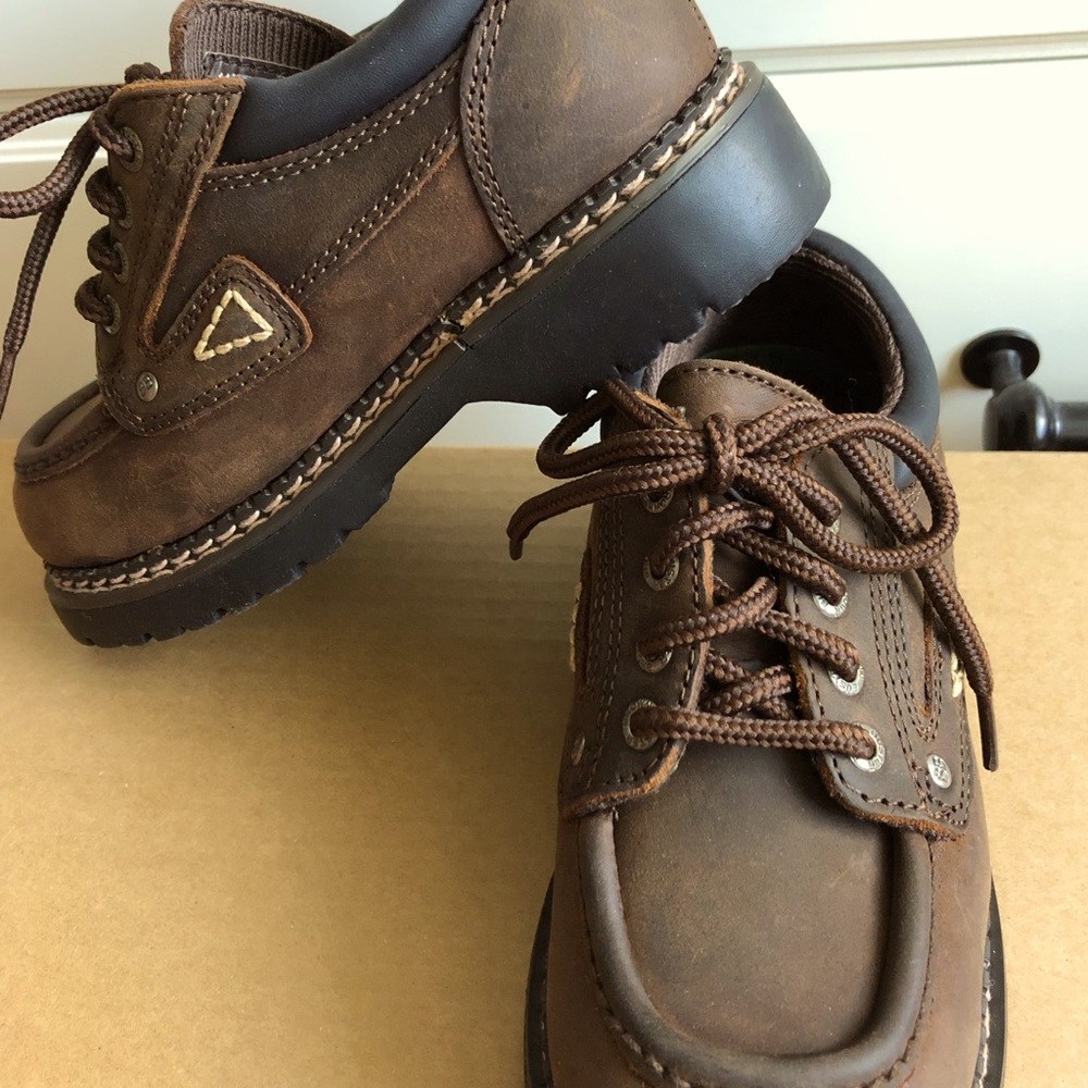 Buster brown boys leather shoes. Size 11. New in box